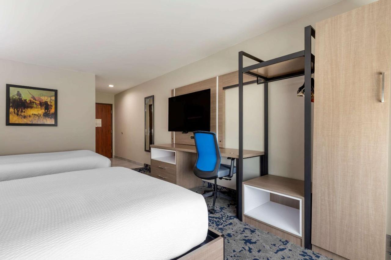 Comfort Inn & Suites Muskogee Bagian luar foto