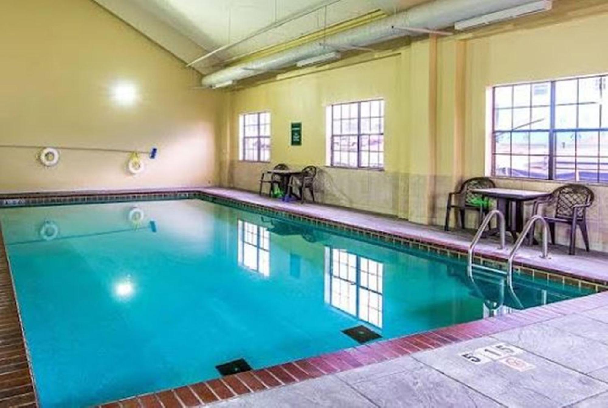 Comfort Inn & Suites Muskogee Bagian luar foto